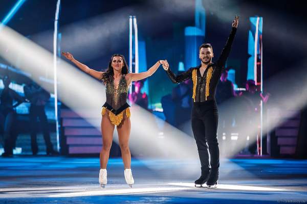 Sarah Lombardi und ihr Eislaufpartner Joti Polizoakis aus "Dancing on Ice" bei der Eisshow SUPERNOVA von Holiday on Ice in der Festhalle Frankfurt am 11. Januar 2020