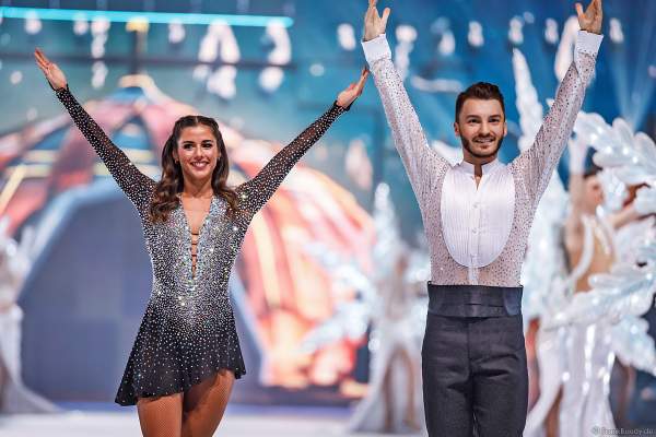 Sarah Lombardi und Joti Polizoakis beim Finale der Eisshow SUPERNOVA von Holiday on Ice in der Festhalle Frankfurt am 11. Januar 2020