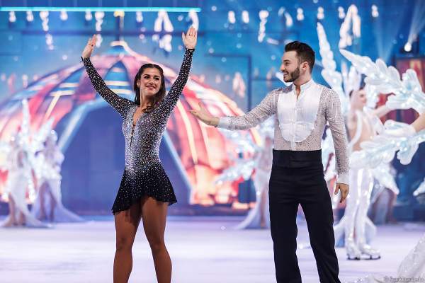 Sarah Lombardi und Joti Polizoakis beim Finale der Eisshow SUPERNOVA von Holiday on Ice in der Festhalle Frankfurt am 11. Januar 2020