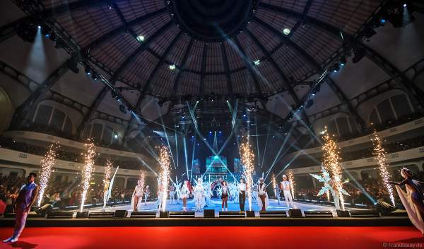 Sarah Lombardi und Joti Polizoakis beim Finale der Eisshow SUPERNOVA von Holiday on Ice in der Festhalle Frankfurt am 11. Januar 2020