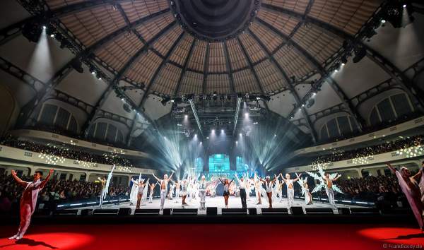 Sarah Lombardi und Joti Polizoakis beim Finale der Eisshow SUPERNOVA von Holiday on Ice in der Festhalle Frankfurt am 11. Januar 2020