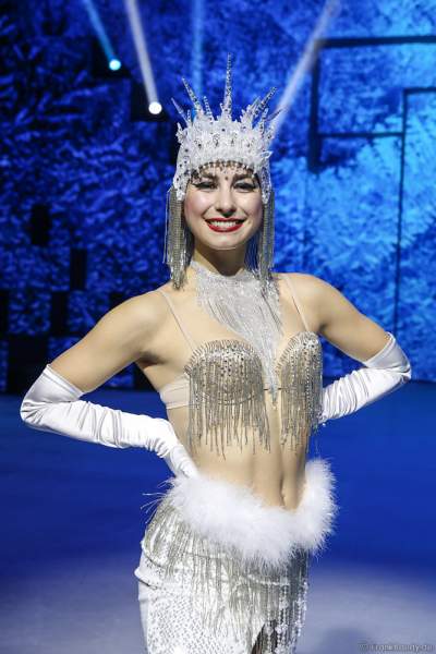Patricia Kühne bei der Eisshow SUPERNOVA von Holiday on Ice 2019/2020
