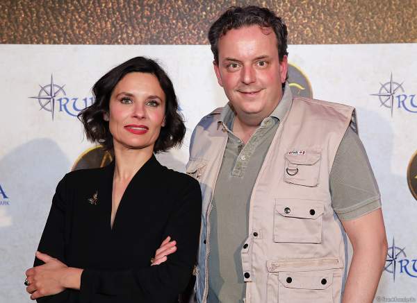 Die 22. Präsidentin Catherine Noir des Adventure Club of Europe und Michael Mack bei der Expedition Rulantica während der Adventure Night 2020 des Europa-Park
