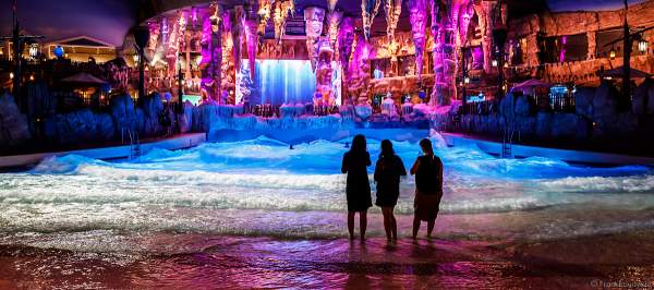 Wellenbecken in der Wasserwelt RULANTICA des Europa-Park
