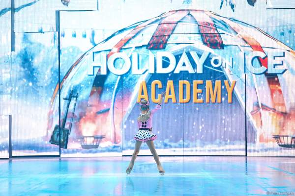 Eiskunstläuferin Shirley Scheffler als Holiday on Ice ACADEMY Nachwuchstalent bei der Show SUPERNOVA am 30. Januar 2020 in der SAP Arena Mannheim