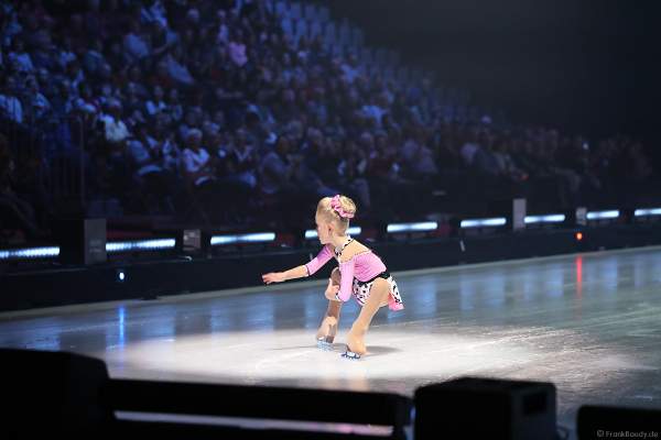 Eiskunstläuferin Shirley Scheffler als Holiday on Ice ACADEMY Nachwuchstalent bei der Show SUPERNOVA am 30. Januar 2020 in der SAP Arena Mannheim