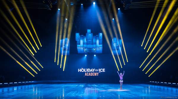 Eiskunstläuferin Shirley Scheffler als Holiday on Ice ACADEMY Nachwuchstalent bei der Show SUPERNOVA am 30. Januar 2020 in der SAP Arena Mannheim