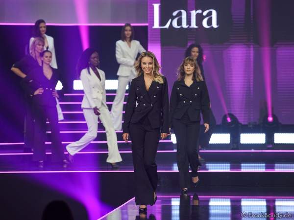 Vize-Miss Germany 2020 - Lara Rúnarsson (Miss Bayern) auf dem Laufsteg beim Miss Germany 2020 Finale in der Europa-Park Arena am 15.02.2020