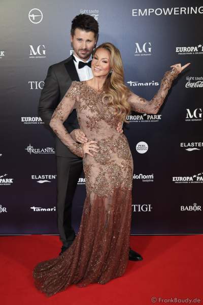 Moderatoren-Team Jana und Thore Schölermann bei der Miss Germany 2020 Wahl am 15.02.2020 in der Europa-Park Arena Rust