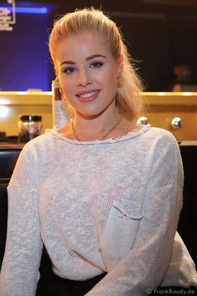 Miss Sachsen-Anhalt, Theresa Schultheiß Backstage am Nachmittag bei den Vorbereitungen für das Miss Germany 2020 Finale in der Europa-Park Arena am 15.02.2020