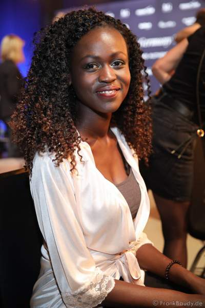 Miss Saarland, Itanajama Akeri Backstage am Nachmittag bei den Vorbereitungen für das Miss Germany 2020 Finale in der Europa-Park Arena am 15.02.2020