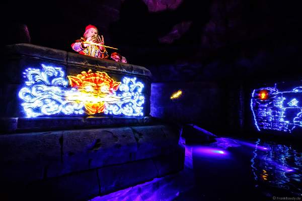 Der Pirat Bartholomeus van Robbemond mit dem magischen Dolch - "Der Feuertiger" bei den PIRATEN IN BATAVIA im Europa-Park am 28. Juli 2020