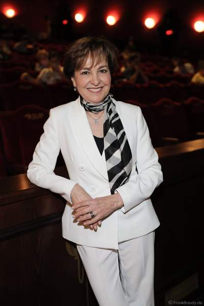 Schweizer Schlagersängerin und Fernsehmoderatorin Paola Felix bei der Pressekonferenz zur Wiedereröffnung der PIRATEN IN BATAVIA im Europa-Park am 28. Juli 2020