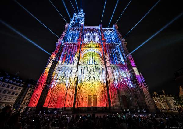 Lichtshow PAUSE am Straßburger Münster beim Sommerfestival 2020 mit Musik von Ludwig Van Beethoven während der Corona-Krise (COVID-19-Pandemie)
