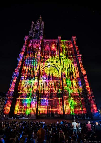 Lichtshow PAUSE am Straßburger Münster beim Sommerfestival 2020 mit Musik von Ludwig Van Beethoven während der Corona-Krise (COVID-19-Pandemie)