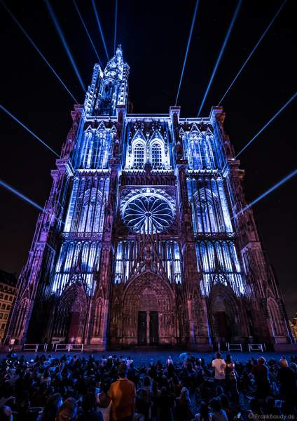 Lichtshow PAUSE am Straßburger Münster beim Sommerfestival 2020 mit Musik von Ludwig Van Beethoven während der Corona-Krise (COVID-19-Pandemie)