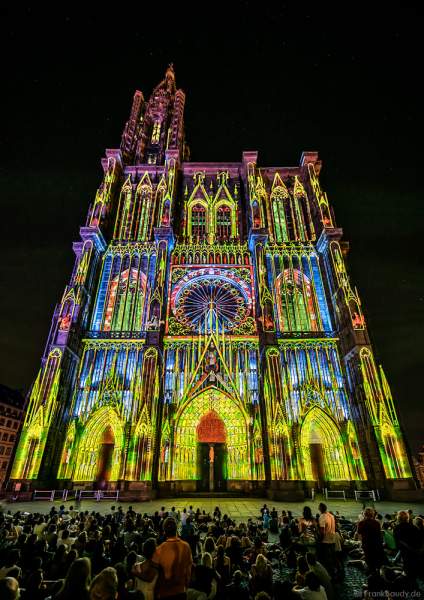 Lichtshow PAUSE am Straßburger Münster beim Sommerfestival 2020 mit Musik von Ludwig Van Beethoven während der Corona-Krise (COVID-19-Pandemie)