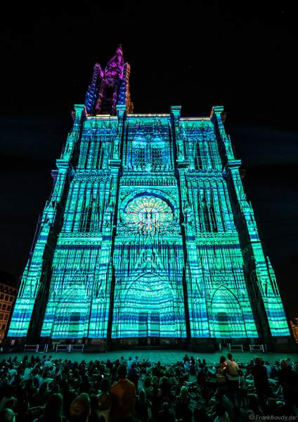 Lichtshow PAUSE am Straßburger Münster beim Sommerfestival 2020 mit Musik von Ludwig Van Beethoven während der Corona-Krise (COVID-19-Pandemie)