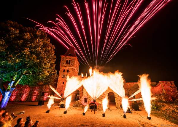 Flammenshow mit Feuerwerk zum 50-jährigen Jubiläum des Restaurants auf Burg Frankenstein am 10.09.2020