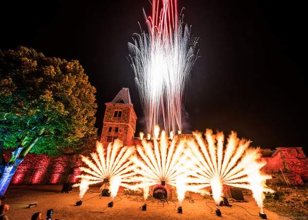 Flammenshow mit Feuerwerk zum 50-jährigen Jubiläum des Restaurants auf Burg Frankenstein am 10.09.2020
