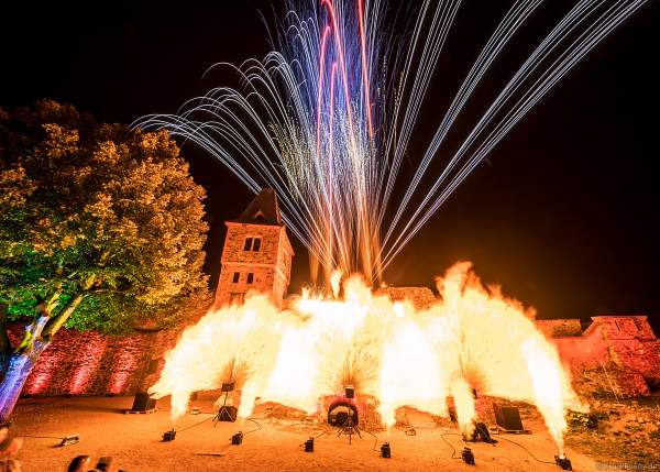 Flammenshow mit Feuerwerk zum 50-jährigen Jubiläum des Restaurants auf Burg Frankenstein am 10.09.2020