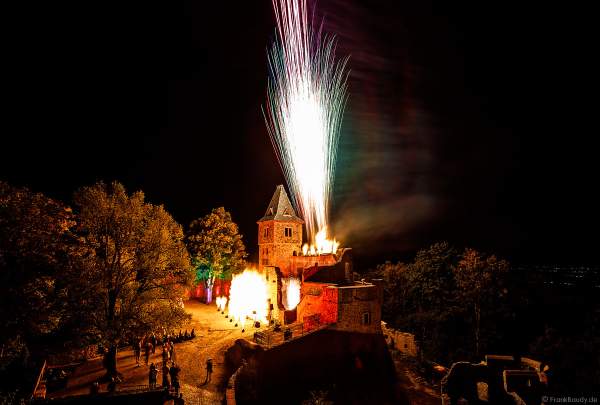Flammenshow mit Feuerwerk zum 50-jährigen Jubiläum des Restaurants auf Burg Frankenstein am 10.09.2020