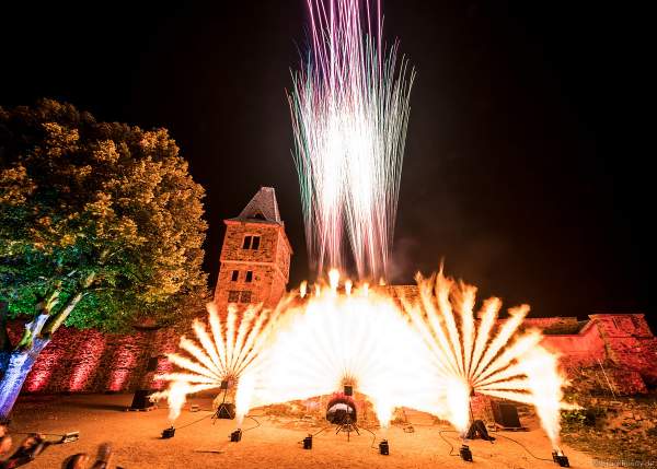 Flammenshow mit Feuerwerk zum 50-jährigen Jubiläum des Restaurants auf Burg Frankenstein am 10.09.2020