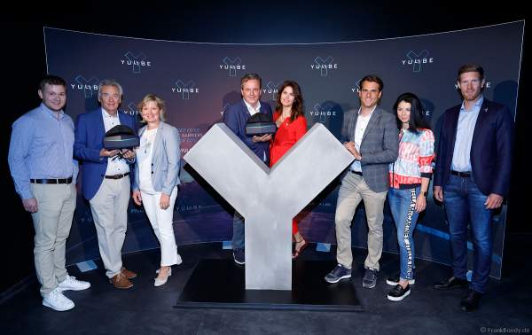 Die Inhaberfamilie Mack bei der Eröffnung der VR-Weltneuheit YULLBE im Europa-Park