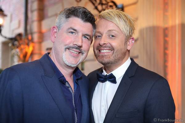 Ross Antony (re.) und Ehemann Paul Reeves bei der Eröffnung der der neuen YULLBE Horror Experience "Traumatica" im Europa-Park am 2. Oktober 2020