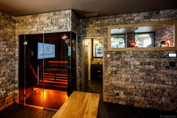 "Hygge Supreme Hydda" – eine exklusive Top Suite für bis zu vier Personen mit einmaliger Aussicht auf die Wasserwelt mit privater Sauna sowie zahlreichen Zusatzangeboten