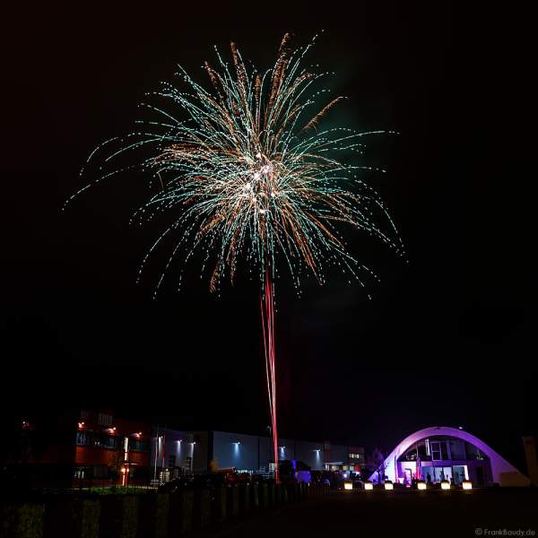Silvesterfeuerwerk-Vorschießen der Firma Beisel Pyrotechnik 2020-2021 - E210 Event-Hangar Rheinmünster Baden
