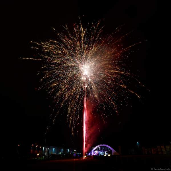 Silvesterfeuerwerk-Vorschießen der Firma Beisel Pyrotechnik 2020-2021 - E210 Event-Hangar Rheinmünster Baden