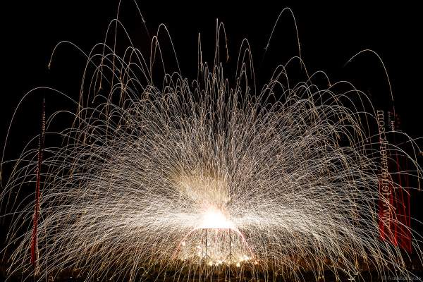 Große Vorführung von Feuerwerksartikel bei der XXL LIVE Böllertour