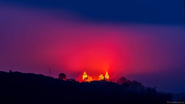 Rot beleuchtete Burg Frankenstein bei NIGHT OF LIGHT 2021