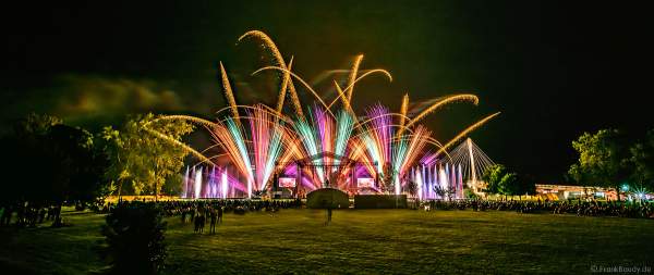 SYMPHONIE DES ARTS mit Feuerwerk und Wassershow beim Sommerfestival in Straßburg am 3. Juli 2021
