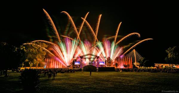 SYMPHONIE DES ARTS mit Feuerwerk und Wassershow beim Sommerfestival in Straßburg am 3. Juli 2021