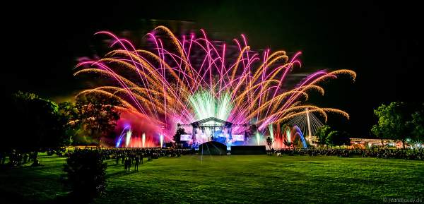 SYMPHONIE DES ARTS mit Feuerwerk und Wassershow beim Sommerfestival in Straßburg am 3. Juli 2021