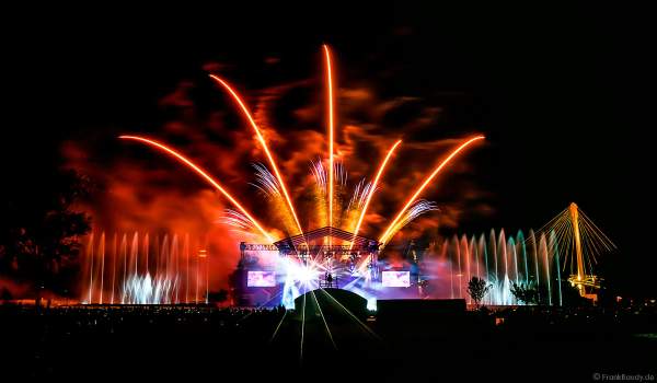 SYMPHONIE DES ARTS mit Feuerwerk und Wassershow beim Sommerfestival in Straßburg am 3. Juli 2021