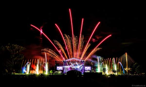 SYMPHONIE DES ARTS mit Feuerwerk und Wassershow beim Sommerfestival in Straßburg am 3. Juli 2021