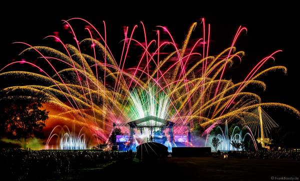 SYMPHONIE DES ARTS mit Feuerwerk und Wassershow beim Sommerfestival in Straßburg am 3. Juli 2021