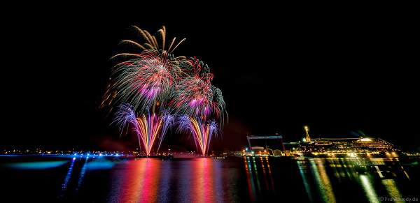 STERNENZAUBER ÜBER KIEL mit Feuerwerk als Abschlussinszenierung der Kieler Woche 2021 von AIDA Cruises
