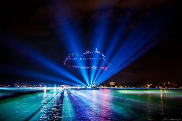 STERNENZAUBER ÜBER KIEL mit Drohnenshow und einer Laser- und Lichtshow als Abschlussinszenierung der Kieler Woche 2021 von AIDA Cruises