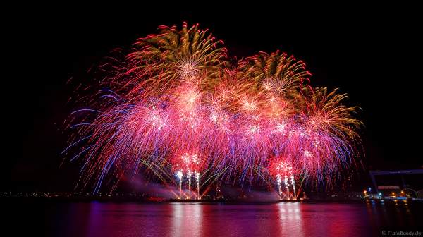 STERNENZAUBER ÜBER KIEL mit Feuerwerk als Abschlussinszenierung der Kieler Woche 2021 von AIDA Cruises