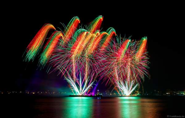 STERNENZAUBER ÜBER KIEL mit Feuerwerk als Abschlussinszenierung der Kieler Woche 2021 von AIDA Cruises