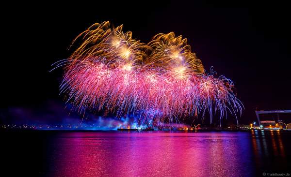 STERNENZAUBER ÜBER KIEL mit Feuerwerk als Abschlussinszenierung der Kieler Woche 2021 von AIDA Cruises