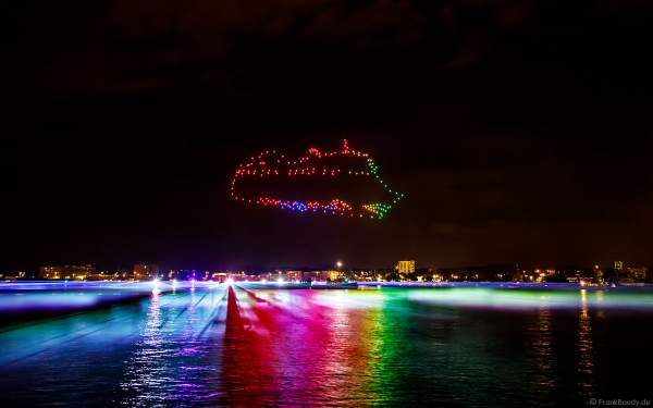 STERNENZAUBER ÜBER KIEL mit Drohnenshow und einer Laser- und Lichtshow als Abschlussinszenierung der Kieler Woche 2021 von AIDA Cruises