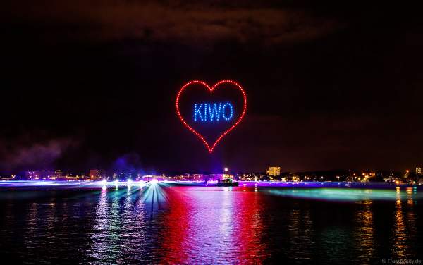 STERNENZAUBER ÜBER KIEL mit Drohnenshow und einer Laser- und Lichtshow als Abschlussinszenierung der Kieler Woche 2021 von AIDA Cruises