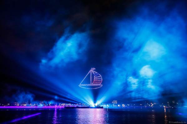 STERNENZAUBER ÜBER KIEL mit Drohnenshow und einer Laser- und Lichtshow als Abschlussinszenierung der Kieler Woche 2021 von AIDA Cruises
