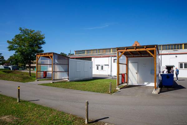 Die Vorbereitungsstände bei der Führung der Influencer in der Firma Beisel Pyrotechnik am 25.09.2021