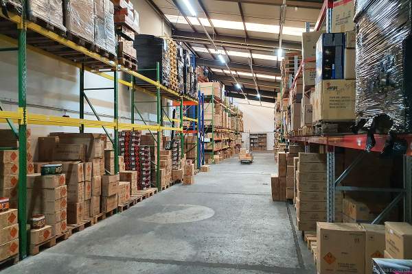 Das riesige Hochregallager für Silvesterfeuerwerk der Firma Beisel Pyrotechnik in Wiesloch